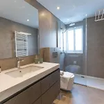 Deluxe Downtown With Spacious Balcony Daire