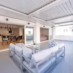 Deluxe Downtown With Spacious Balcony Apartment