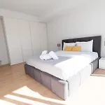 Deluxe Downtown With Spacious Balcony Apartment