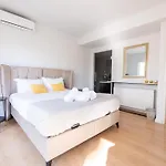 Deluxe Downtown With Spacious Balcony Daire