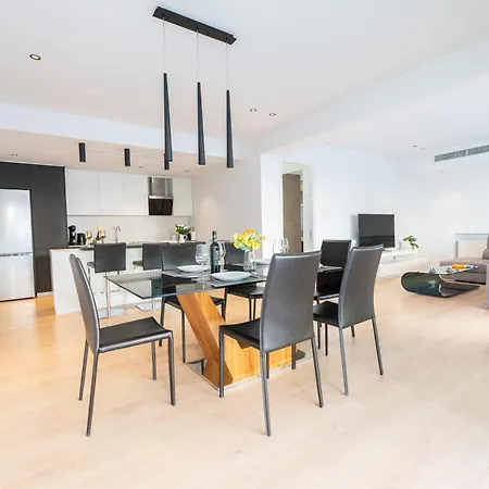 公寓 Deluxe Downtown With Spacious Balcony *