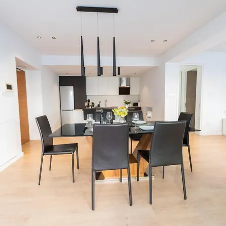 Deluxe Downtown With Spacious Balcony Apartamento *