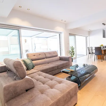 Deluxe Downtown With Spacious Balcony Nicósia
