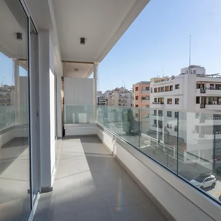 Deluxe Downtown With Spacious Balcony Apartamento Nicósia