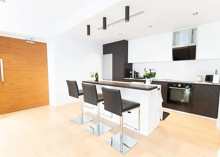 Deluxe Downtown With Spacious Balcony 公寓