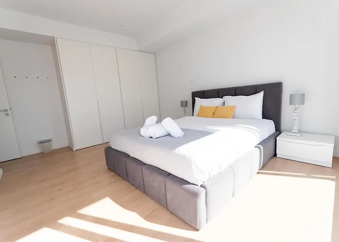 Deluxe Downtown With Spacious Balcony 公寓