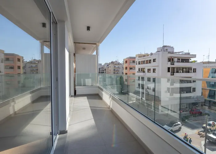Deluxe Downtown With Spacious Balcony Apartamento Nicósia