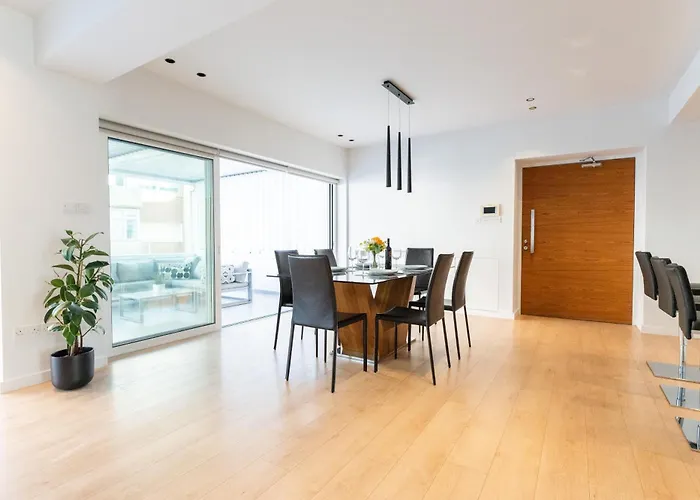 Deluxe Downtown With Spacious Balcony Apartamento Nicósia