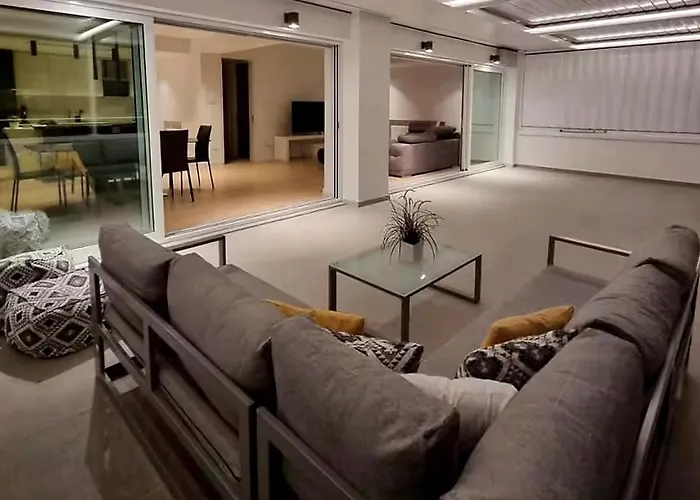 Apartamento Deluxe Downtown With Spacious Balcony