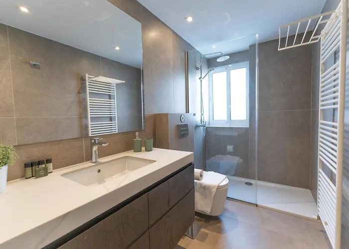 Deluxe Downtown With Spacious Balcony Διαμέρισμα