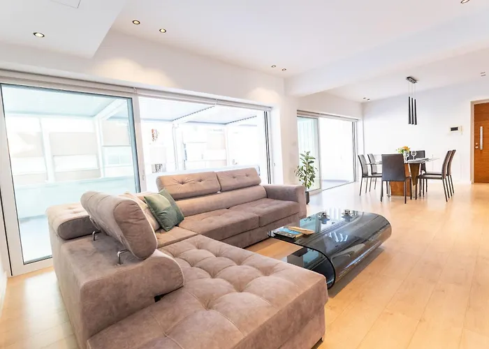 Deluxe Downtown With Spacious Balcony Λευκωσία